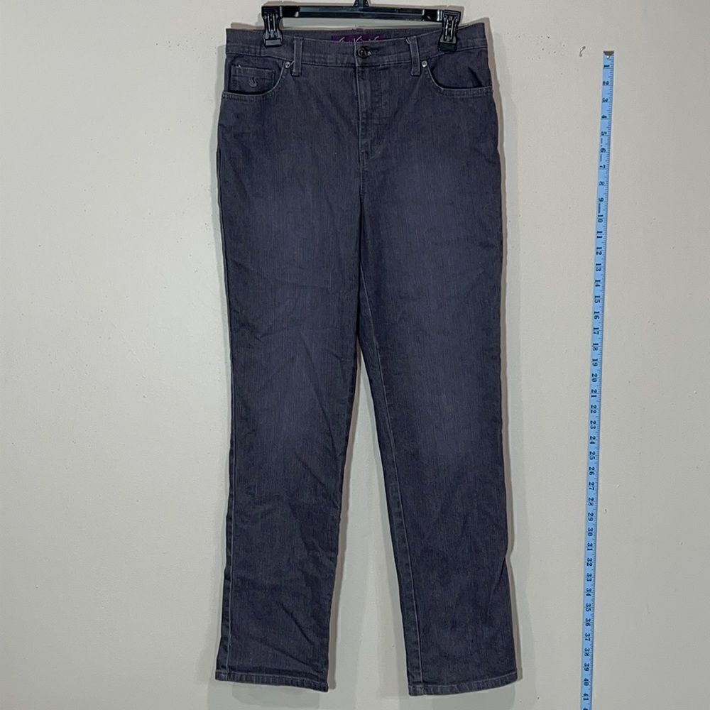 Gray Gloria Vanderbilt Amanda Jeans. Size 8.